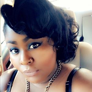 Meet your Posher, Ebony